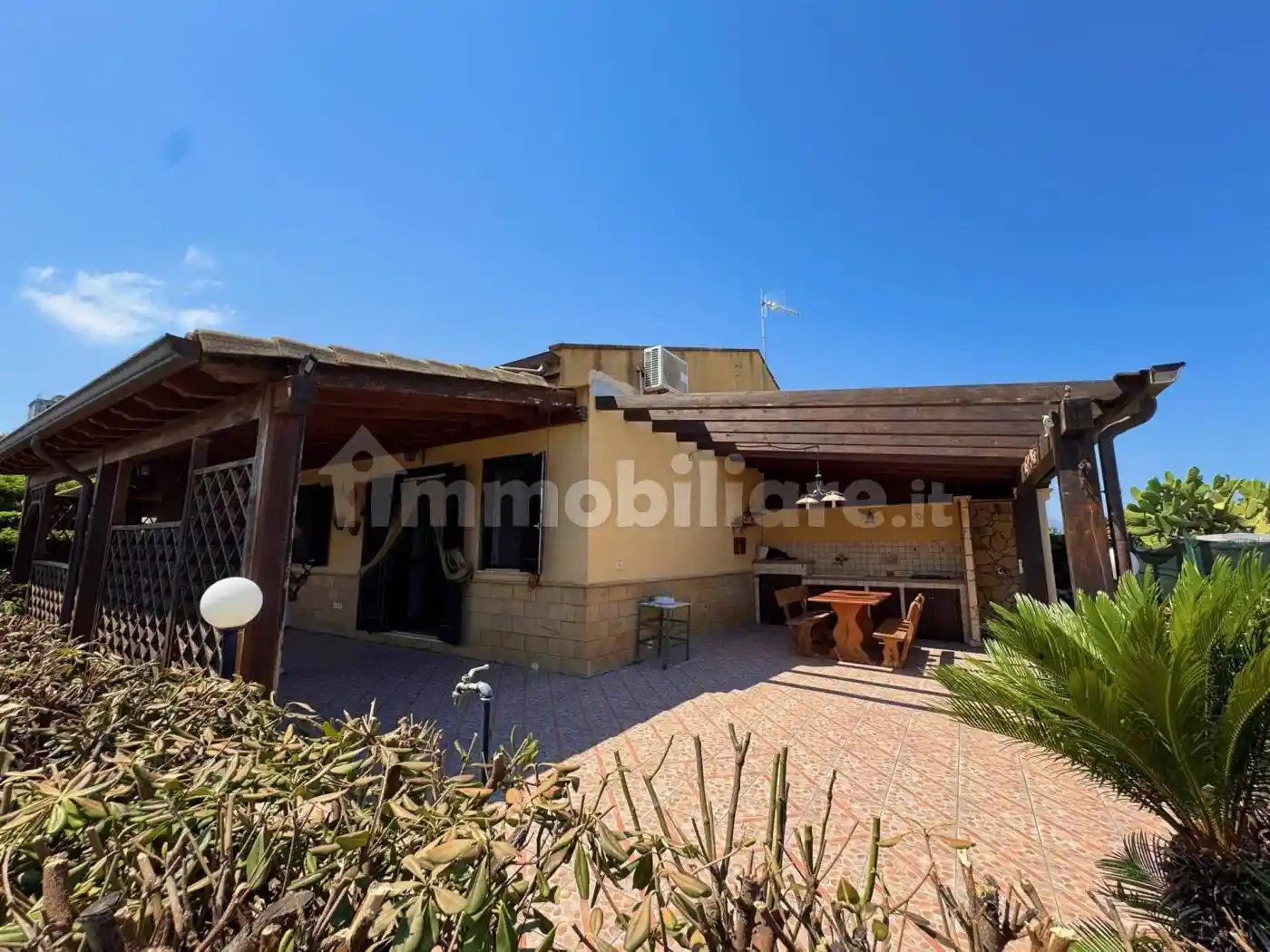 Villa in vendita a Campofelice di Roccella