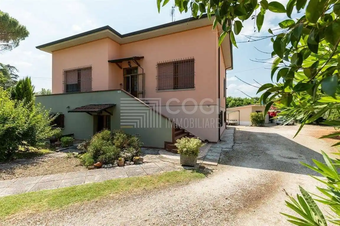 Villa in vendita a Lugo