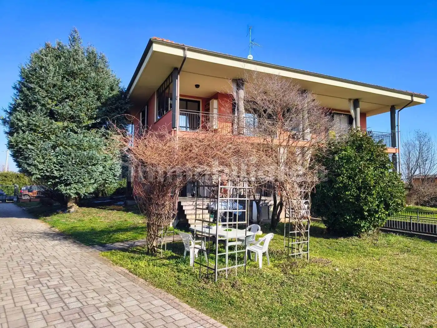 Villa in vendita a Cureggio