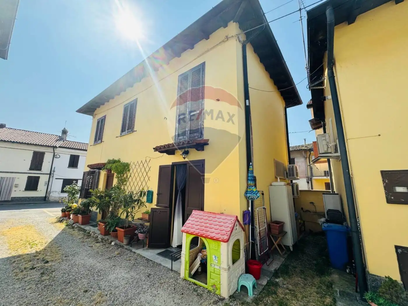 Casa indipendente in vendita a Vellezzo Bellini