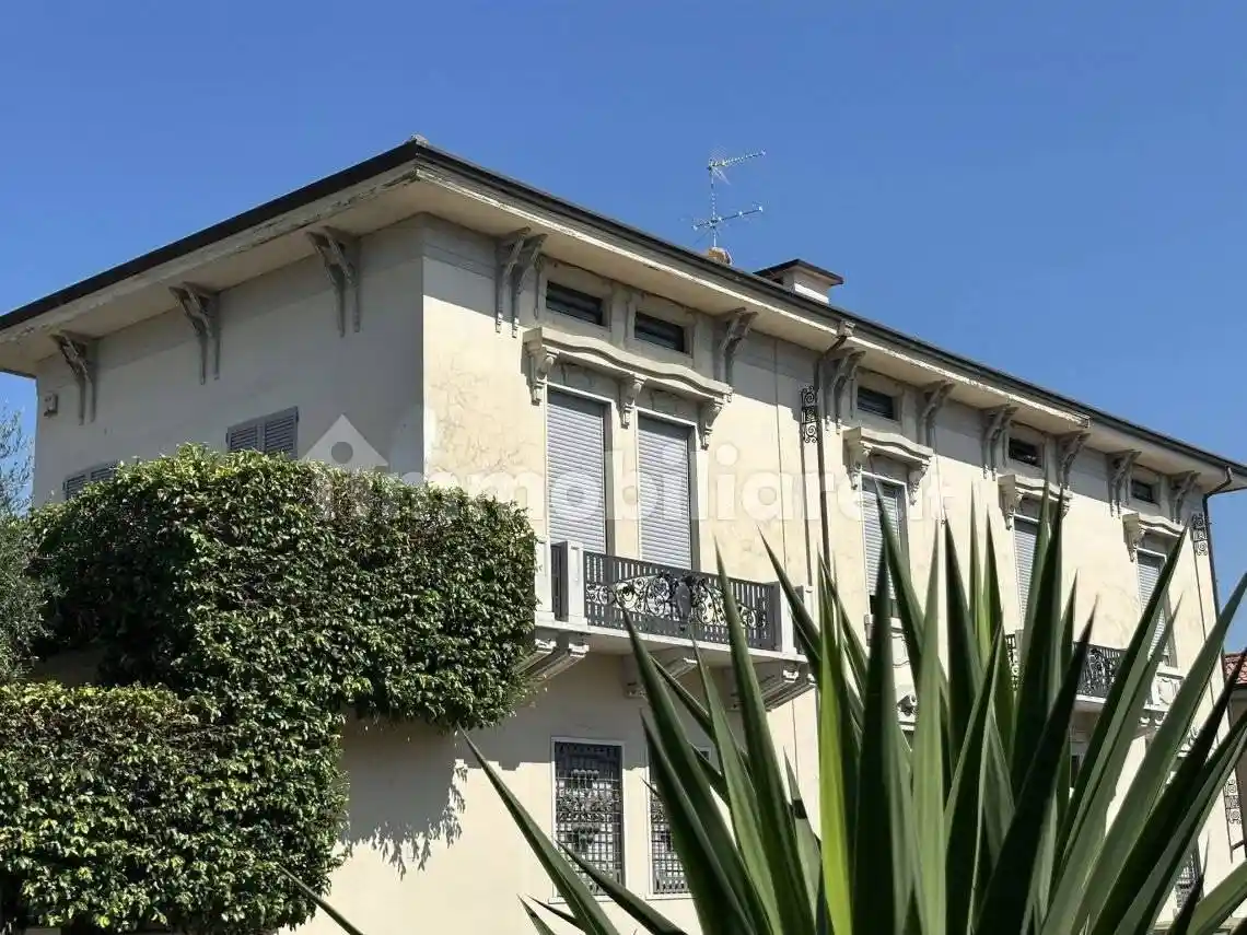 Villa in vendita a Carrara