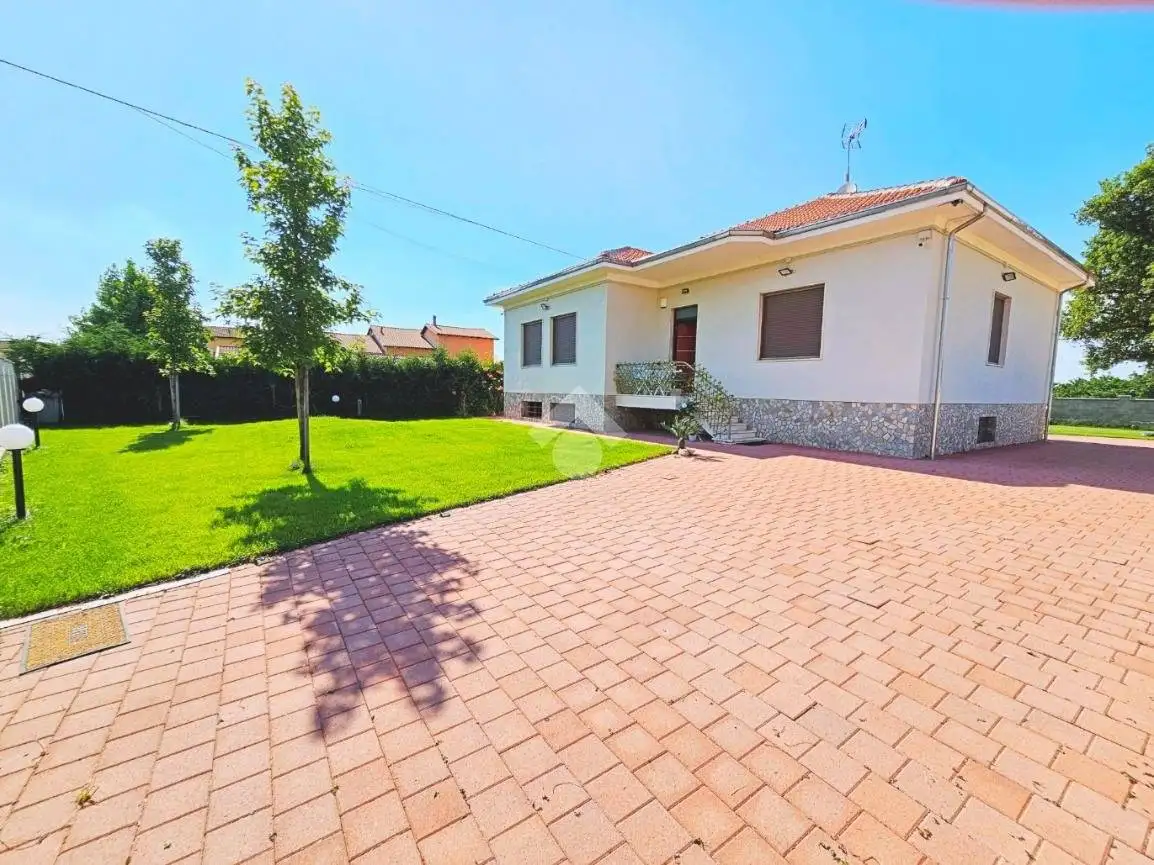 Villa in vendita a Alessandria