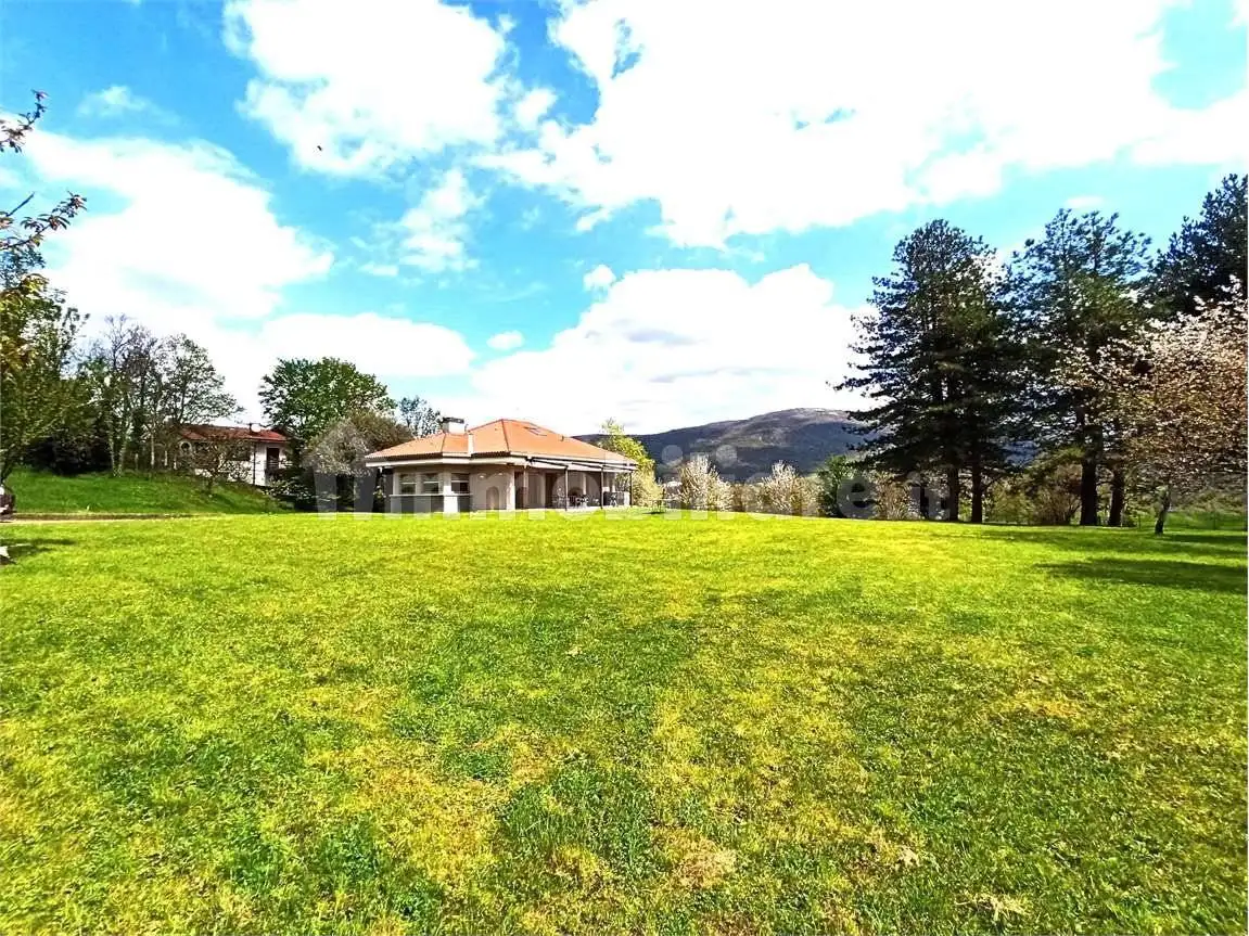 Villa in vendita a San Floriano del Collio