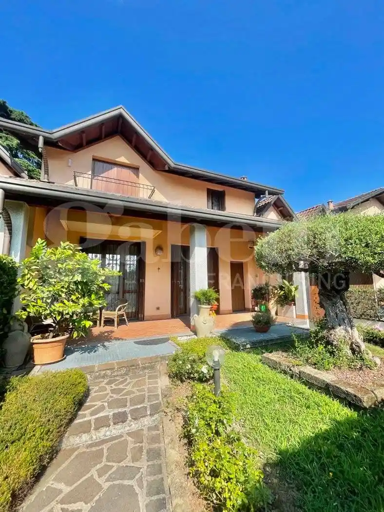 Villetta a schiera in vendita a Senago