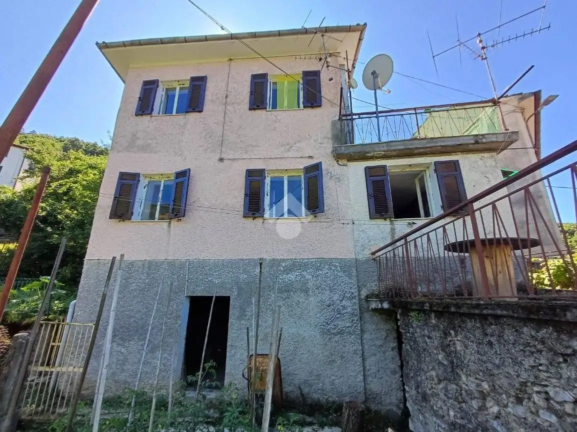 Casa indipendente in vendita a Vobbia