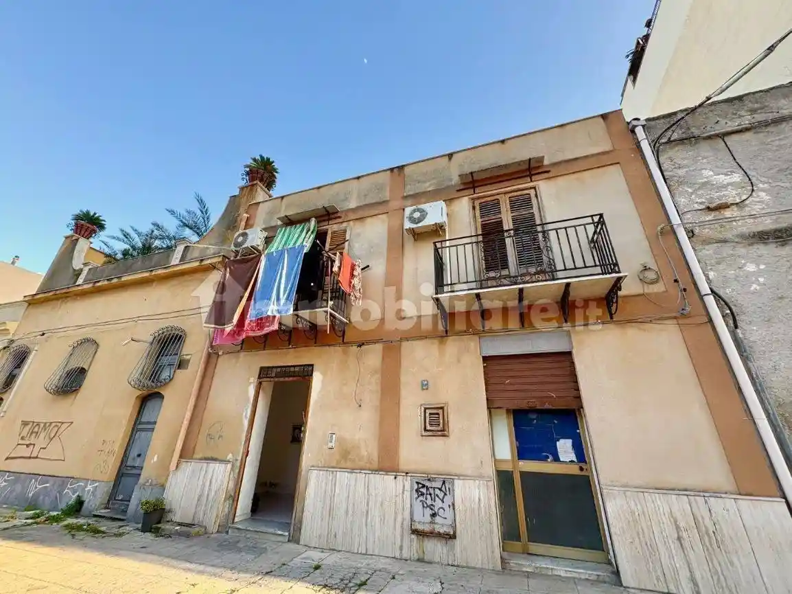 Palazzo - Edificio in vendita a Palermo