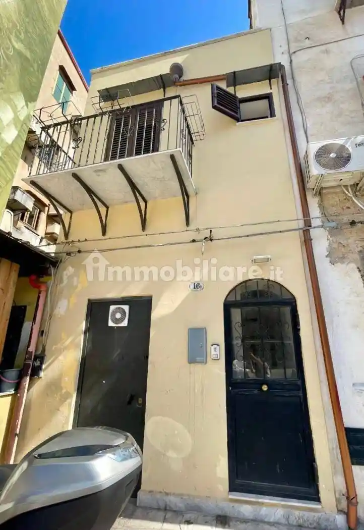 Palazzo - Edificio in vendita a Palermo