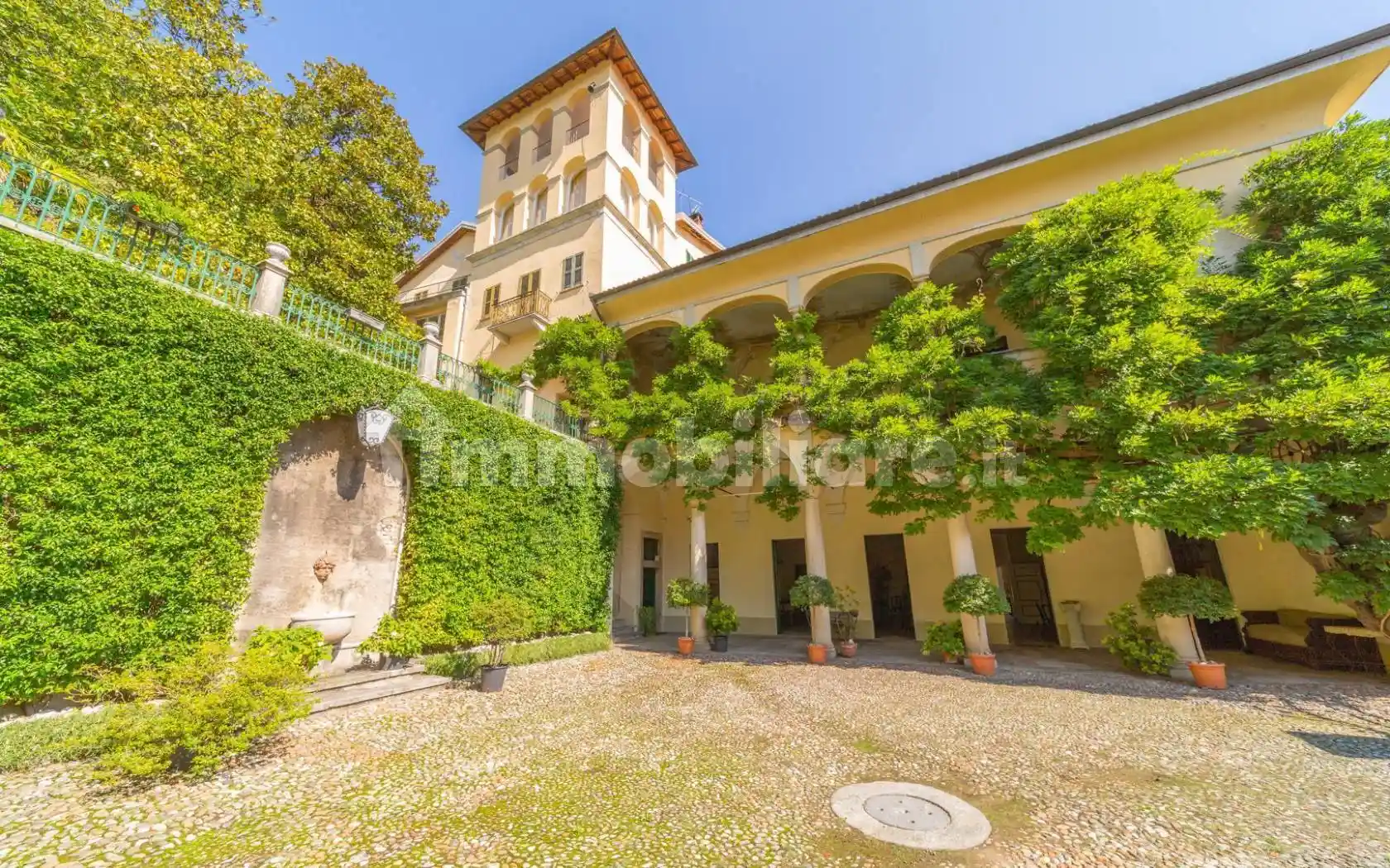 Villa in vendita a Castello Cabiaglio