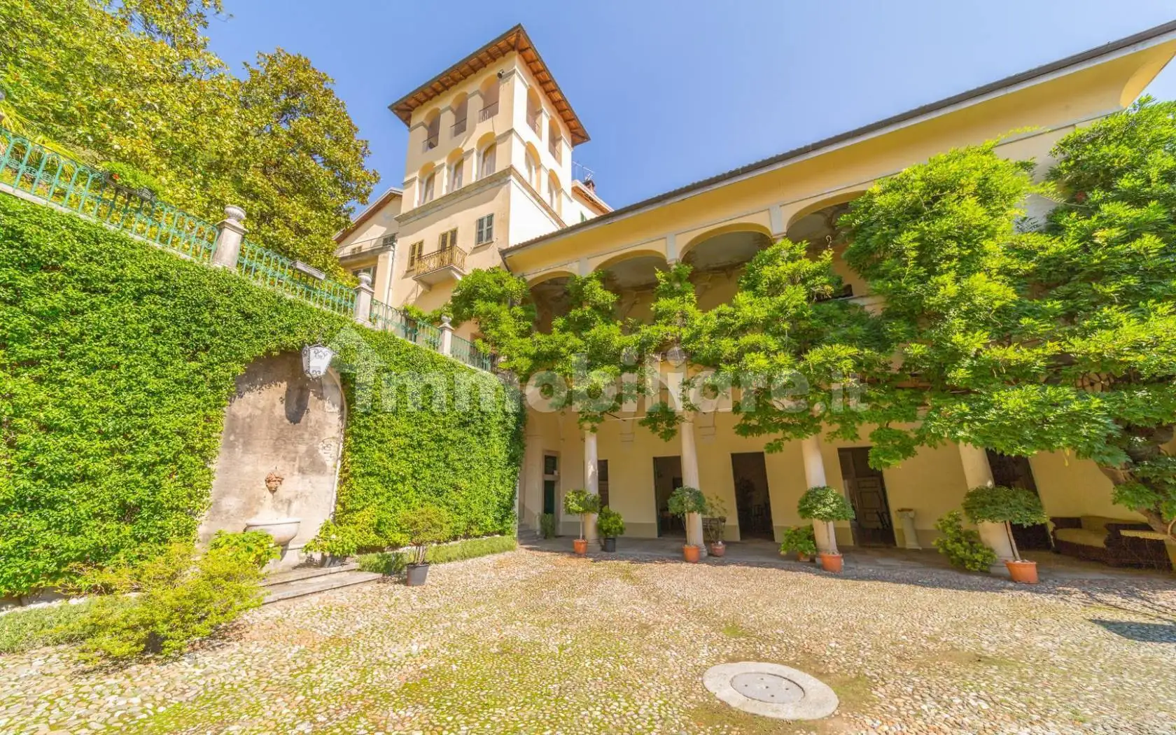 Villa in vendita a Castello Cabiaglio