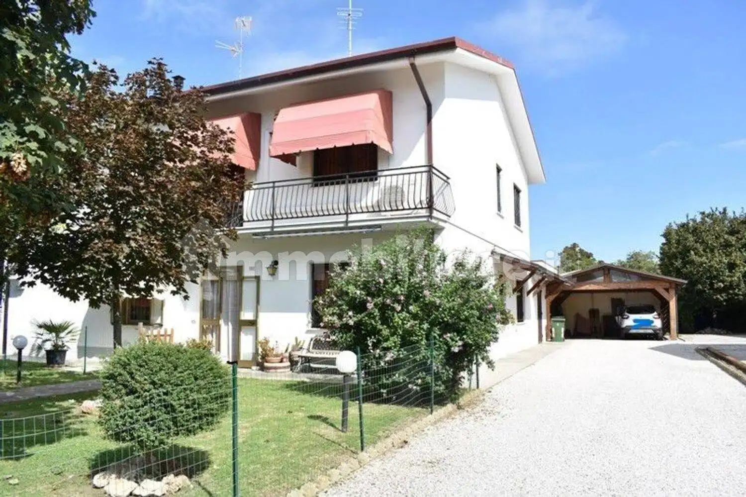 Villa in vendita a Cento