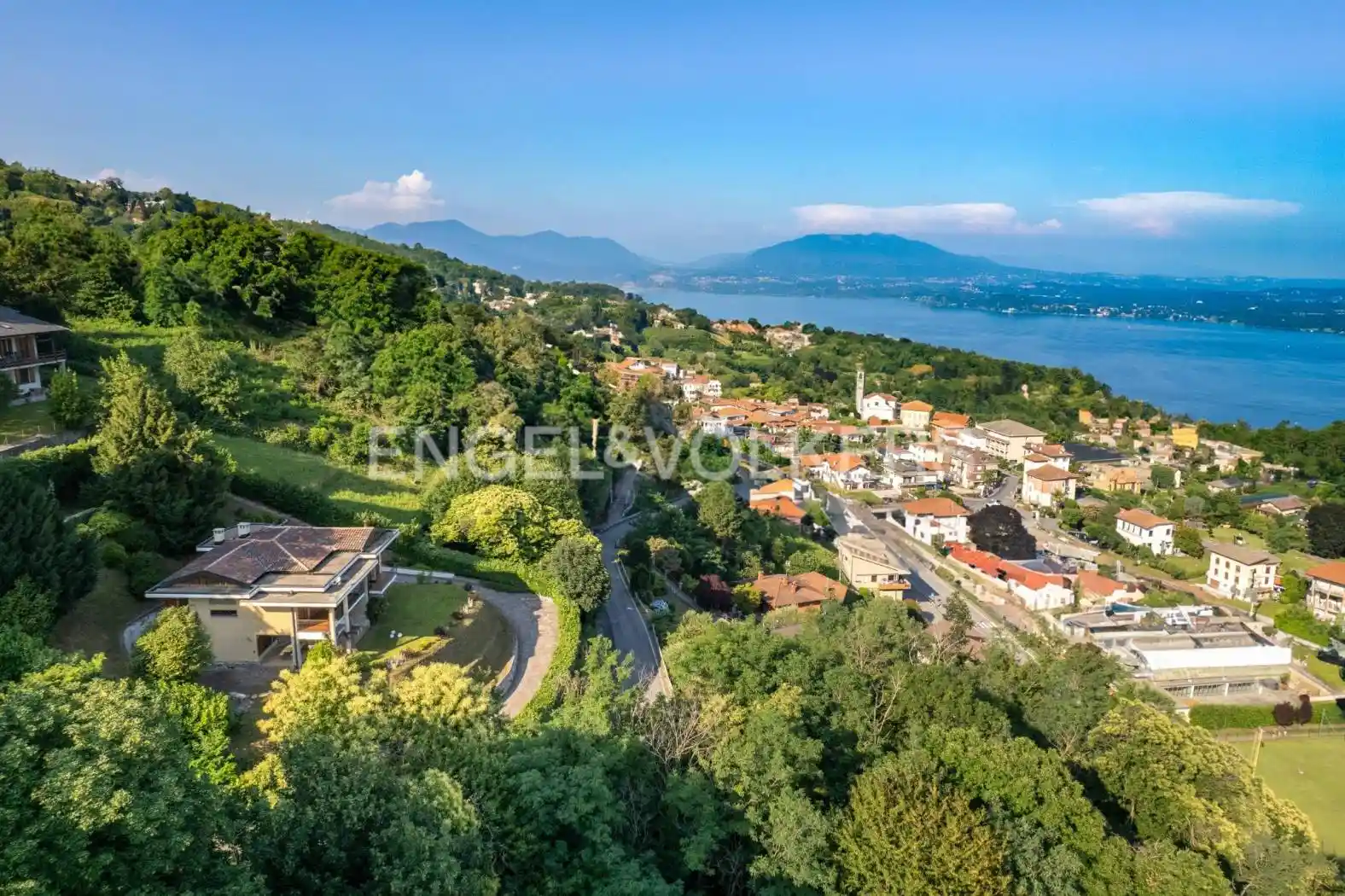 Villa in vendita a Nebbiuno