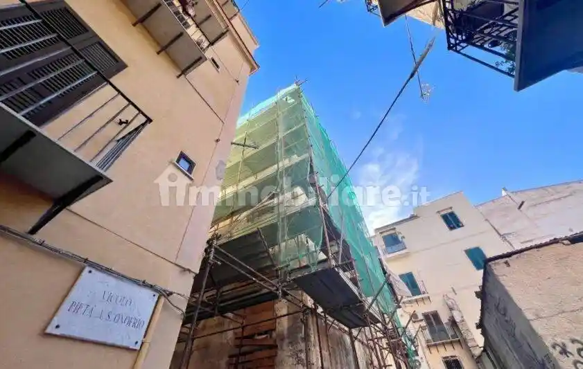 Palazzo - Edificio in vendita a Palermo