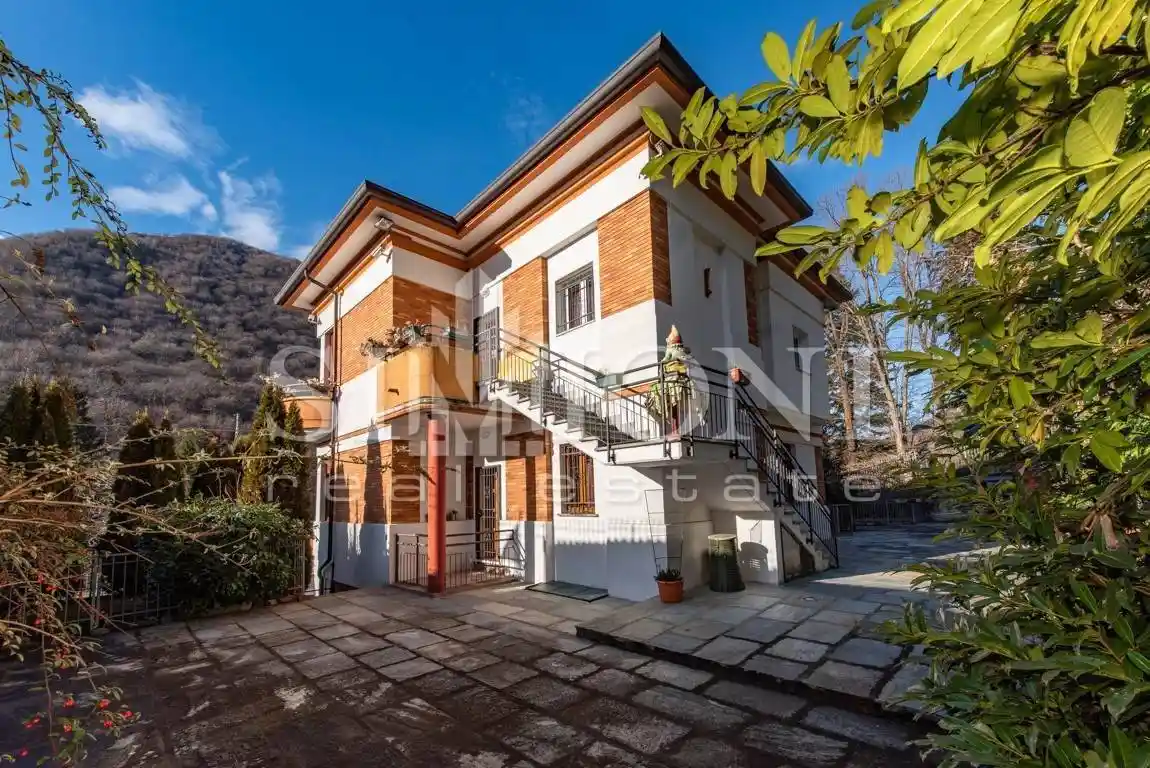 Villa in vendita a Valganna