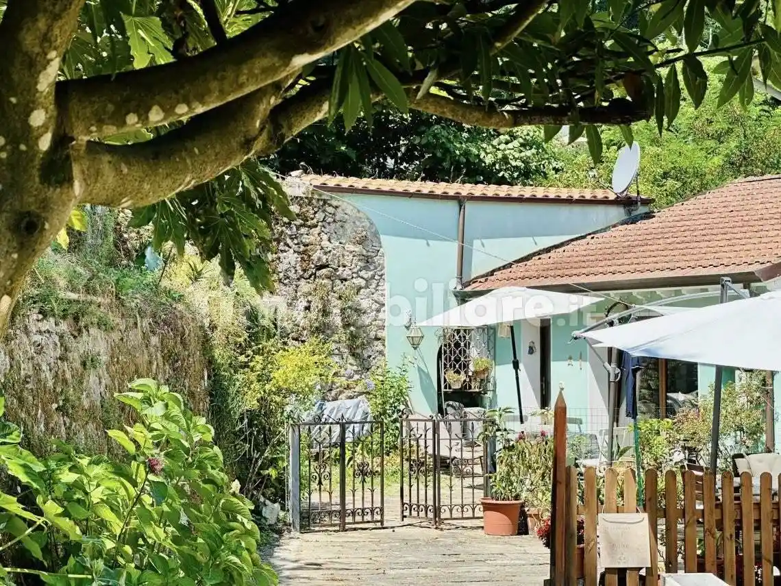 Rustico - Casale in vendita a Ameglia