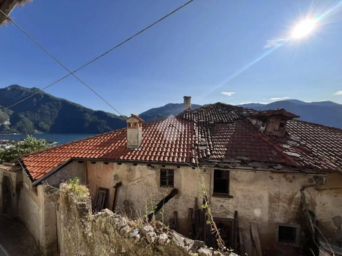 Rustico - Casale in vendita a Abbadia Lariana