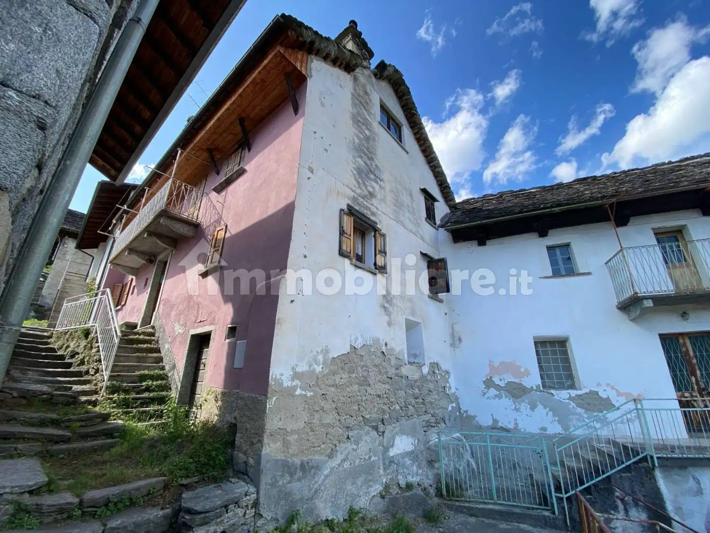 Casa indipendente in vendita a Premia