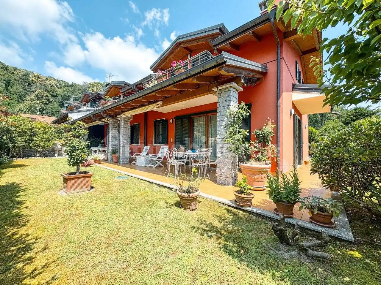 Villa in vendita a Meina