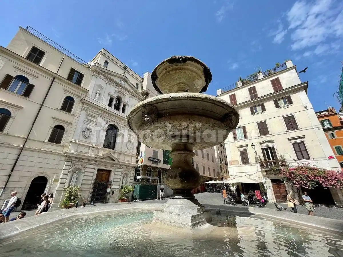 Palazzo - Edificio in vendita a Roma