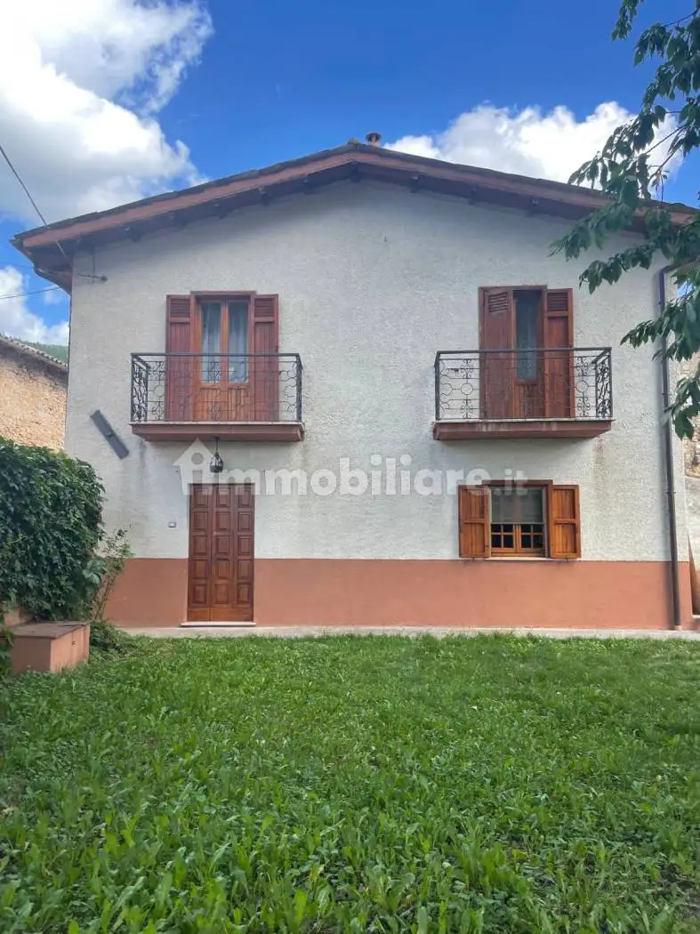 Casa indipendente in vendita a Leonessa