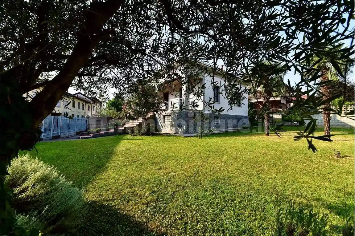 Villa in vendita a Gerenzano