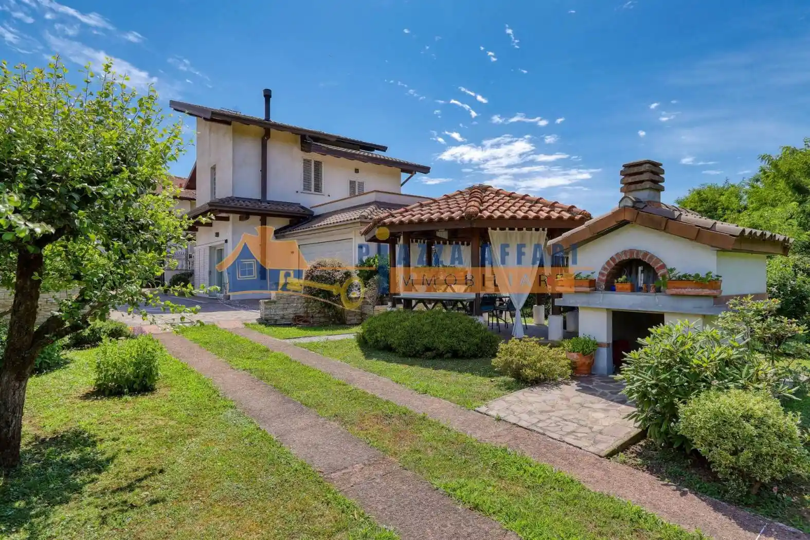 Villa in vendita a Carnago