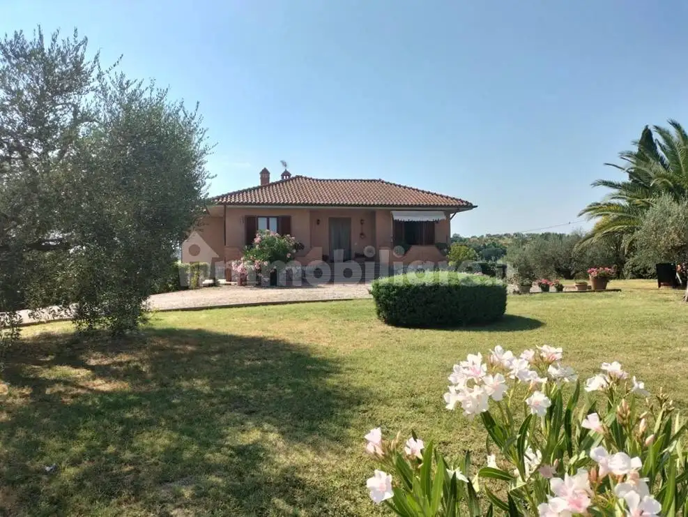 Villa in vendita a Castiglione del Lago