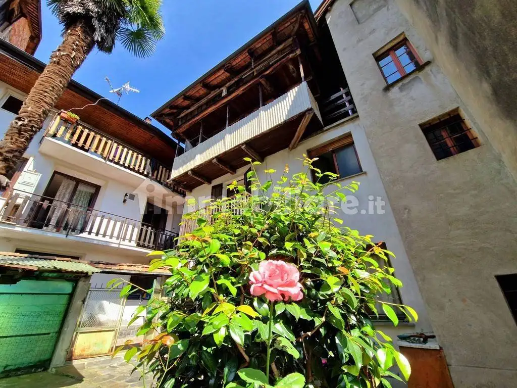 Casa indipendente in vendita a Arola