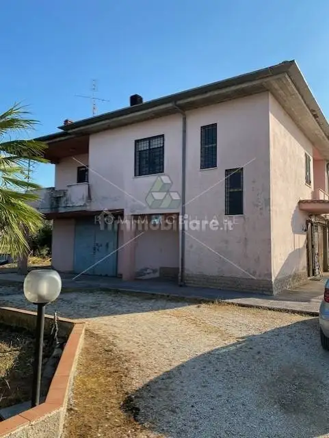Villa in vendita a Latina