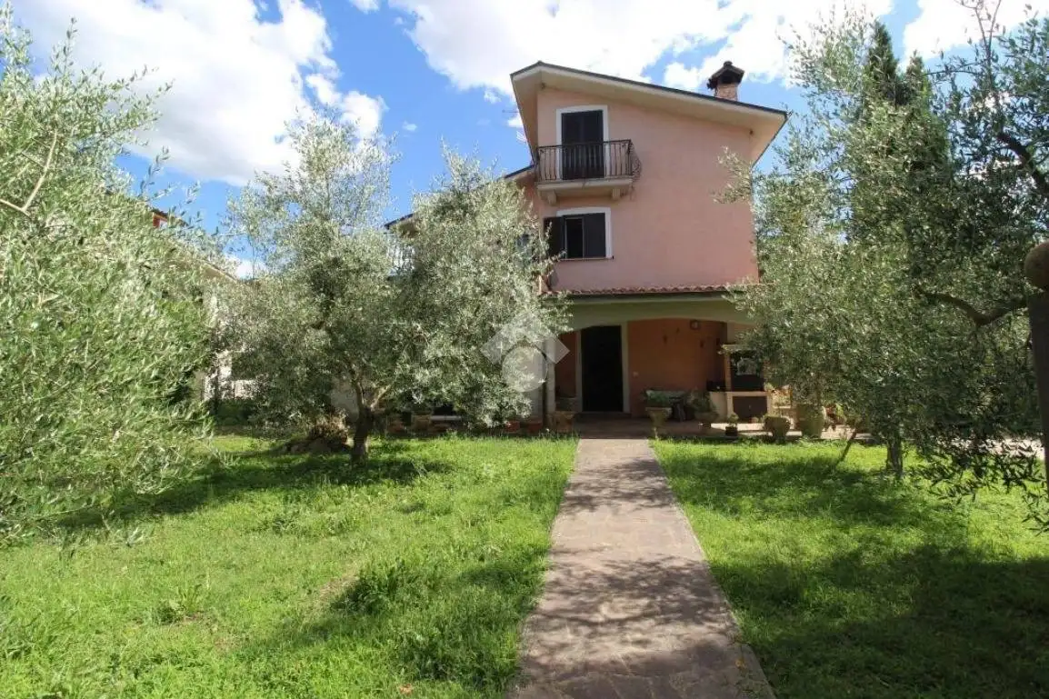 Villa in vendita a Scandriglia