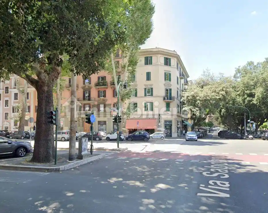 Palazzo - Edificio in vendita a Roma