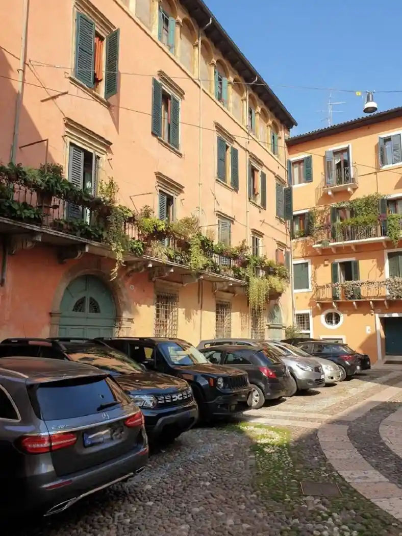 Casa indipendente in affitto a Verona