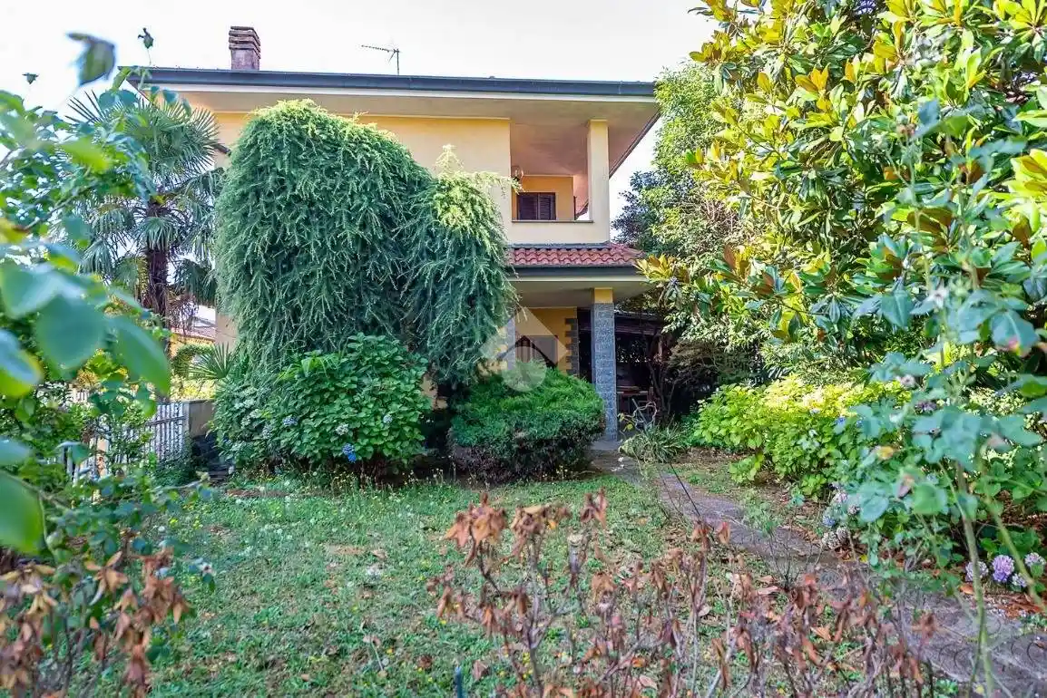 Villa in vendita a Lainate