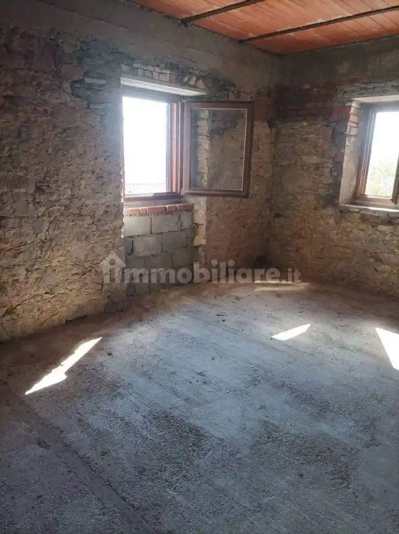 Rustico - Casale in vendita a Castelnuovo di Garfagnana