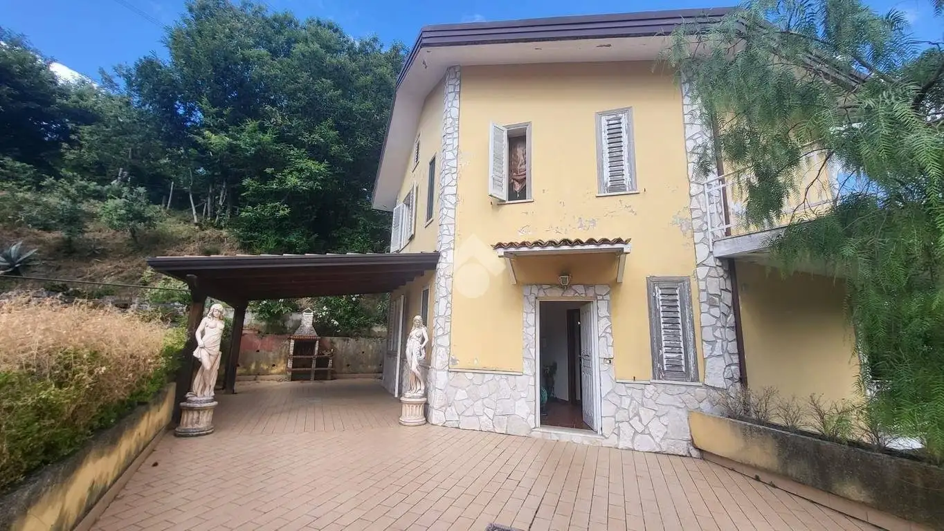 Villa in vendita a Pietrastornina