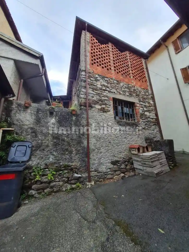 Villa in vendita a Cesara