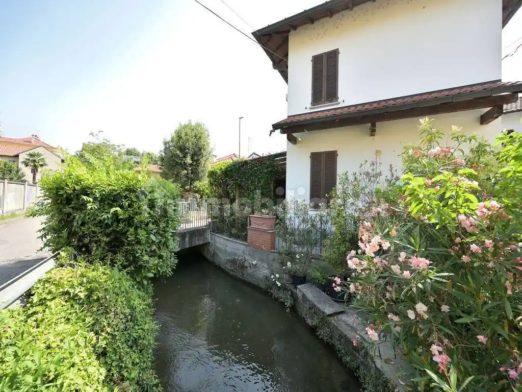 Villa in vendita a Abbiategrasso