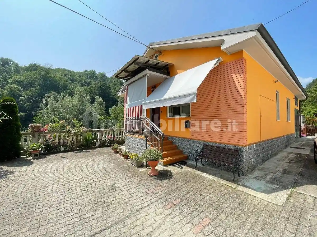 Villa in vendita a Canelli