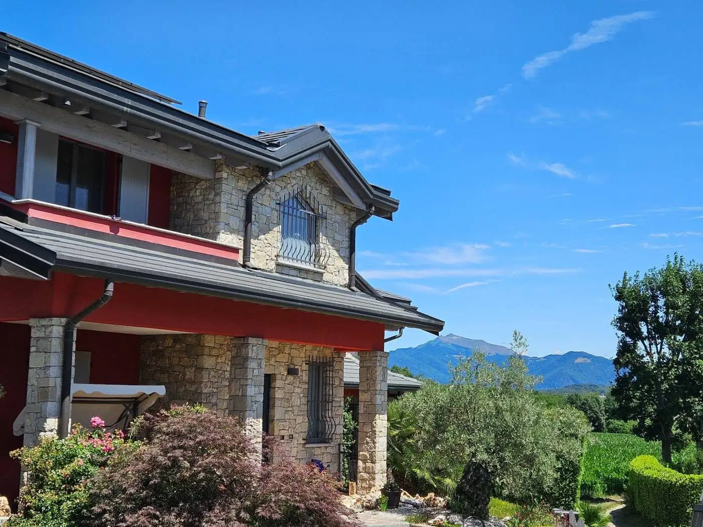 Villa in vendita a Uggiate con Ronago