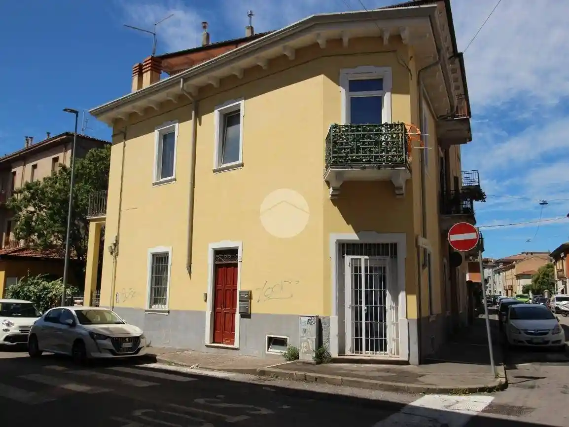 Palazzo - Edificio in vendita a Verona