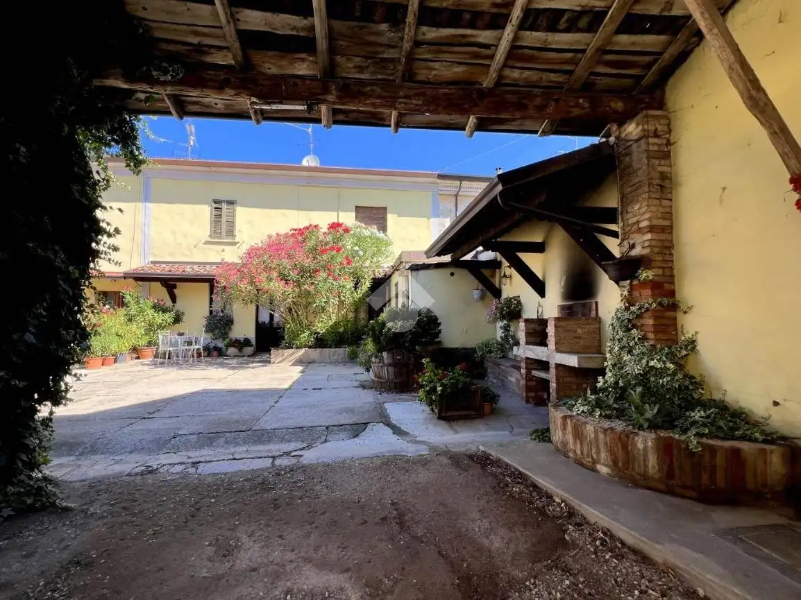 Rustico - Casale in vendita a Casalromano