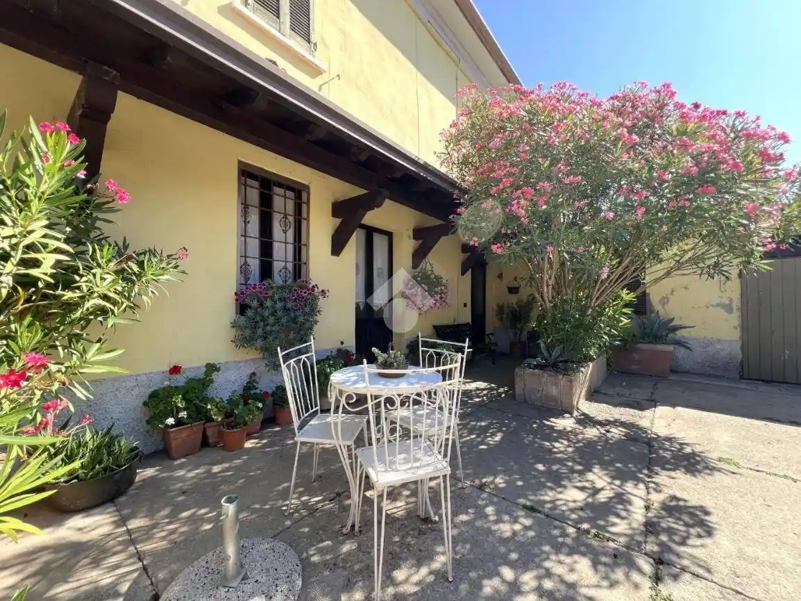 Casa colonica via Amedeo Di Savoia, Centro, Casalromano - foto 2