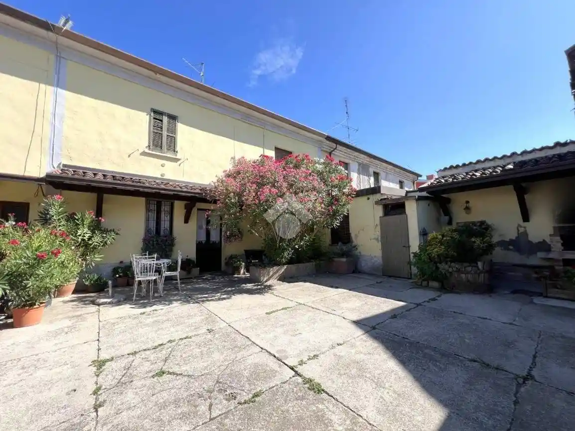 Casa colonica via Amedeo Di Savoia, Centro, Casalromano - foto 4