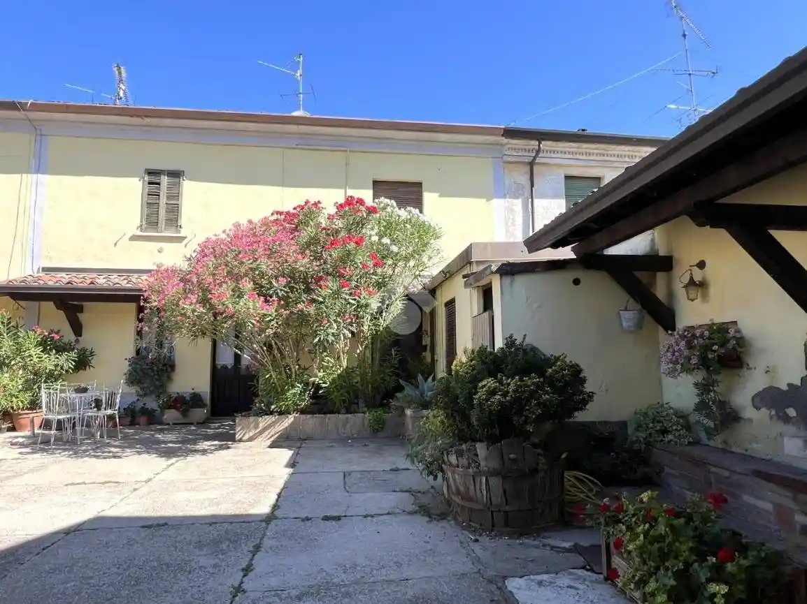 Casa colonica via Amedeo Di Savoia, Centro, Casalromano - foto 5