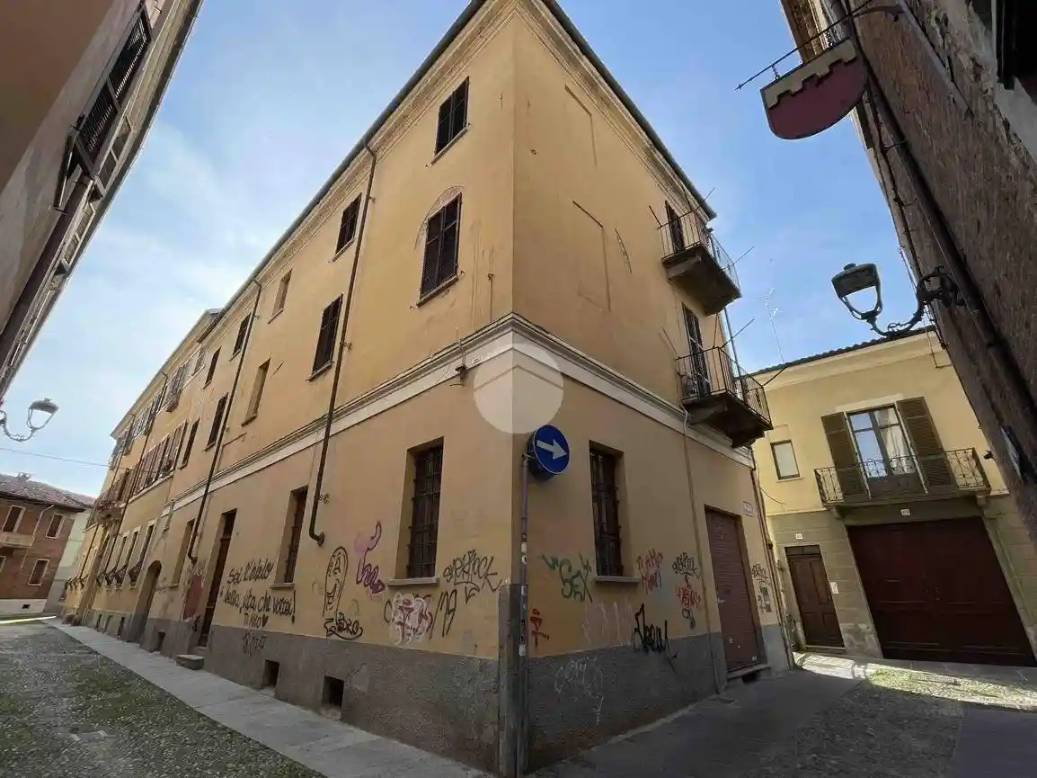 Palazzo - Edificio in vendita a Asti