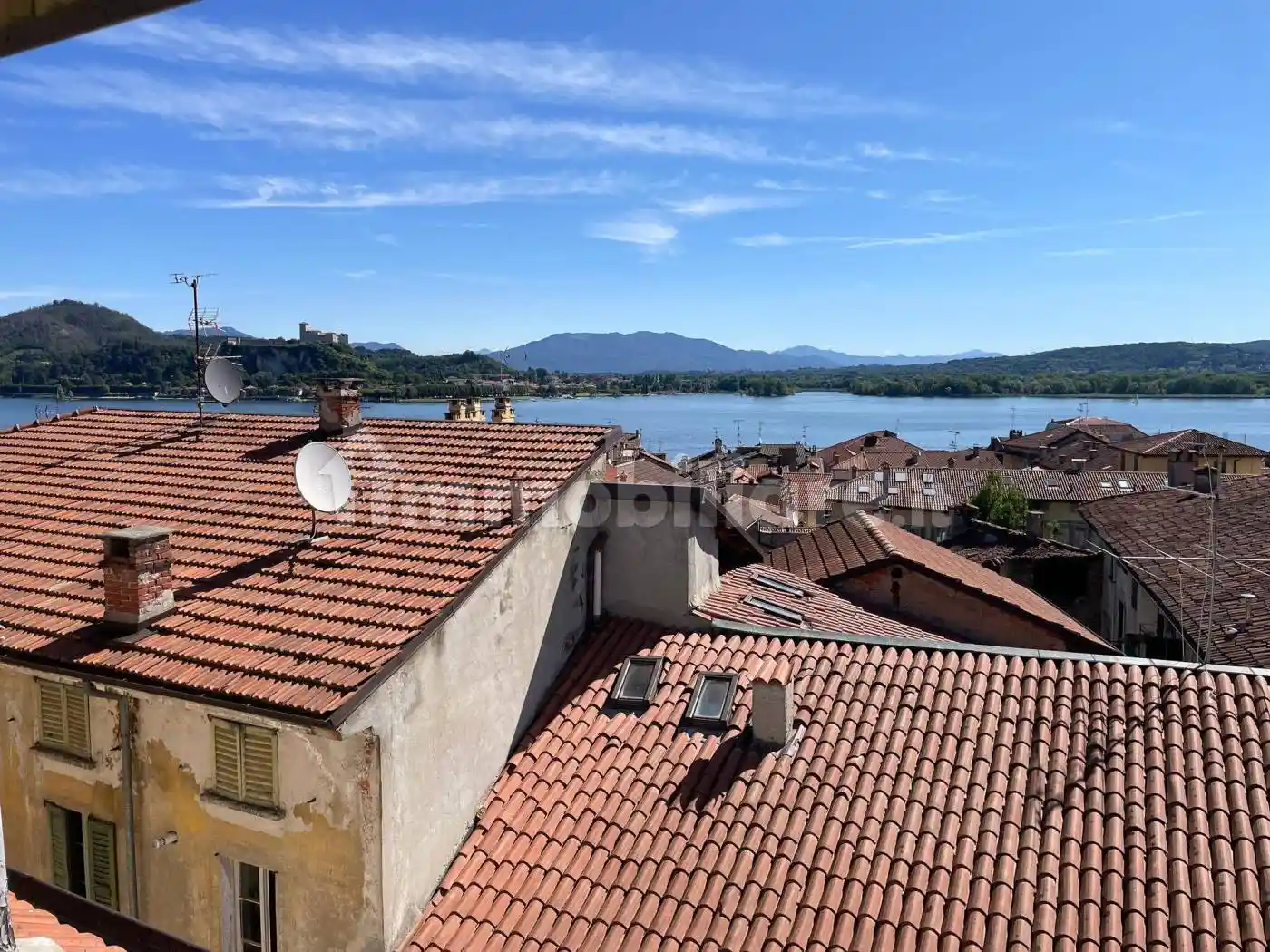 Palazzo - Edificio in vendita a Arona