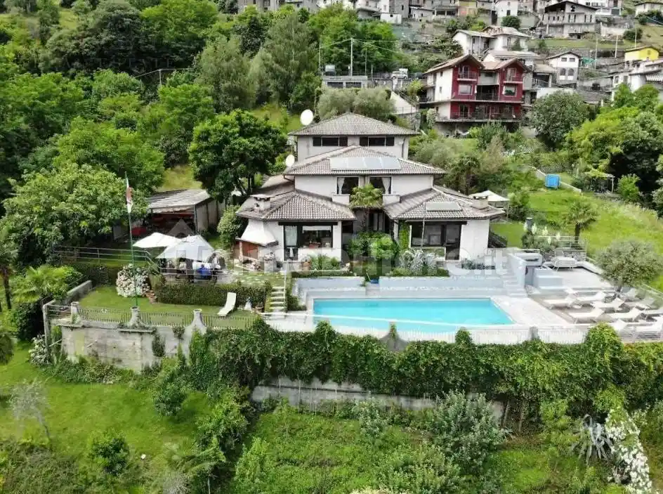 Palazzo - Edificio in vendita a Gravedona ed Uniti