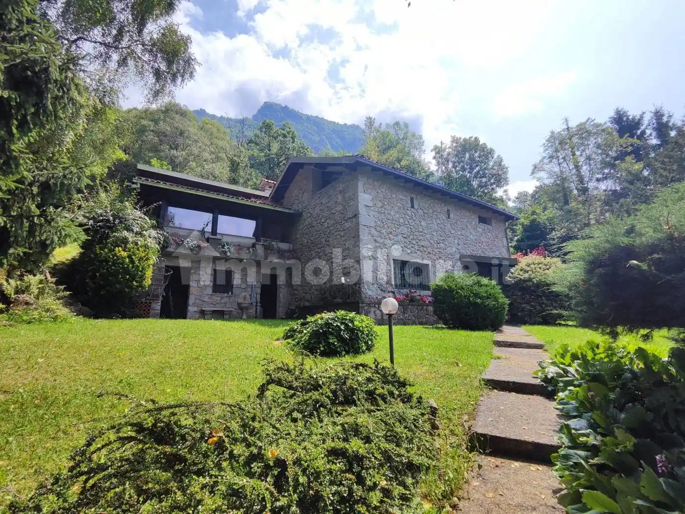 Villa in vendita a Serina