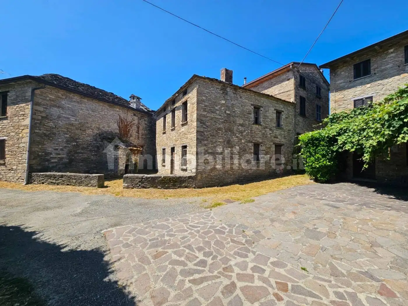 Rustico - Casale in vendita a Bore