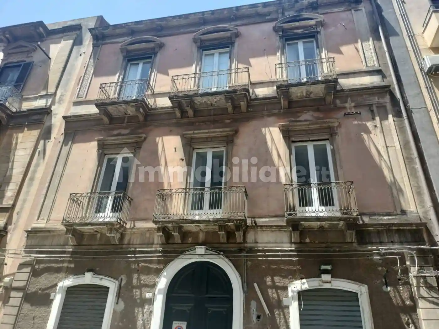 Palazzo - Edificio in vendita a Catania