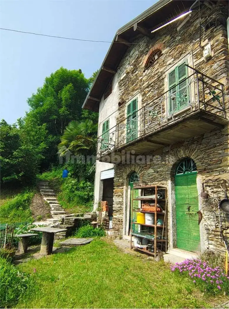 Casa indipendente in vendita a Caprezzo